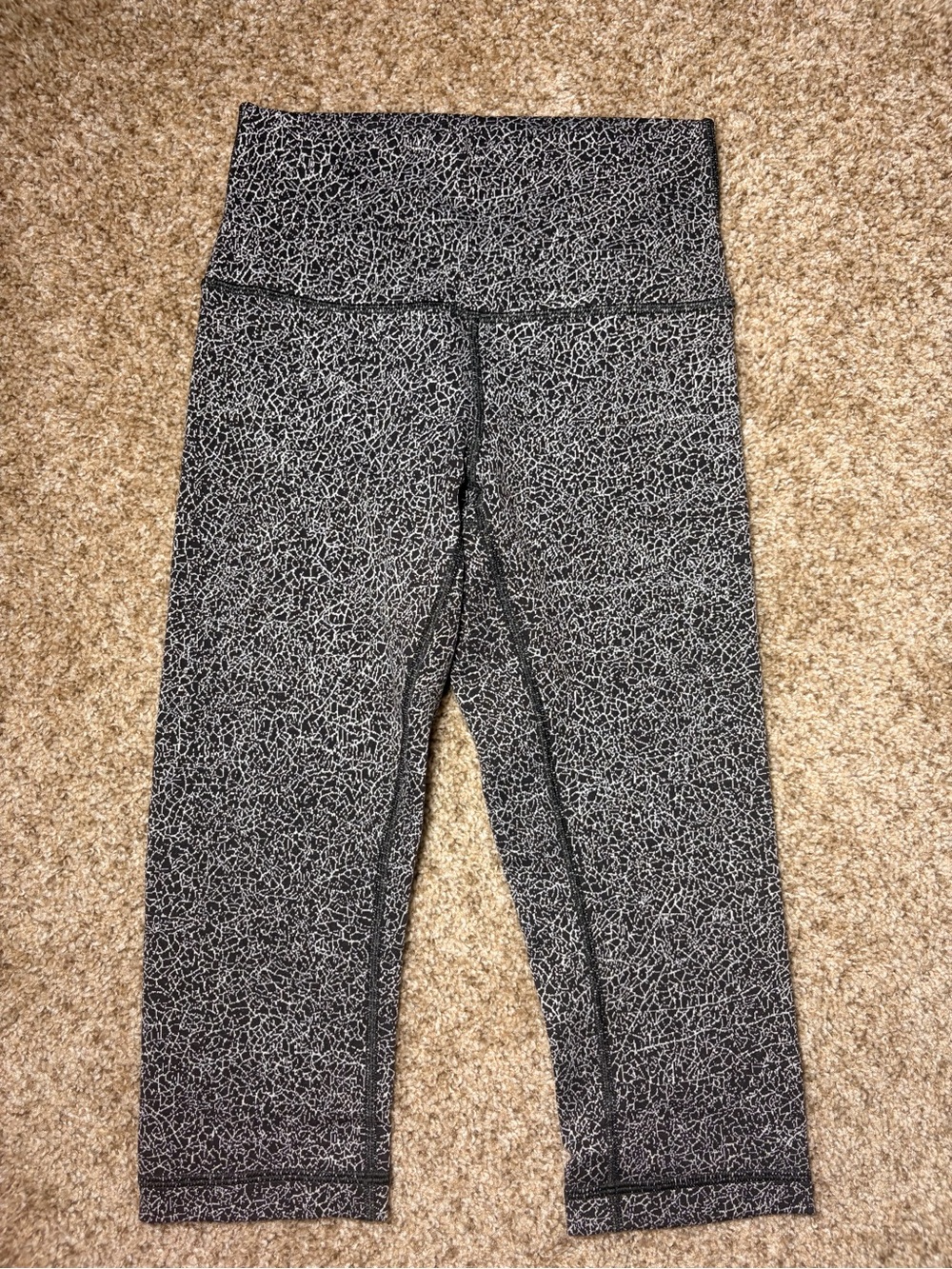 Lululemon Wunder Under Hi-Rise 1/2 Tight Luon Crackle Jaquard Black White